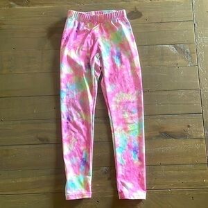 Azarhia tie dye leggings. In like new condition size YXS (5).